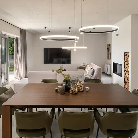 Villa Luxury Lipa Tree