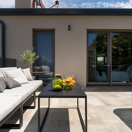 Villa Luxury Lipa Tree *