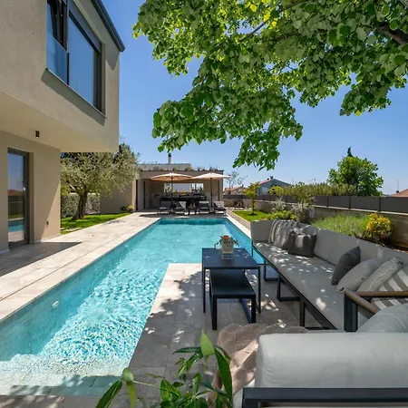 Luxury Lipa Tree Villa *