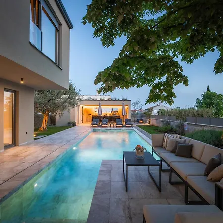 Luxury Lipa Tree Villa *