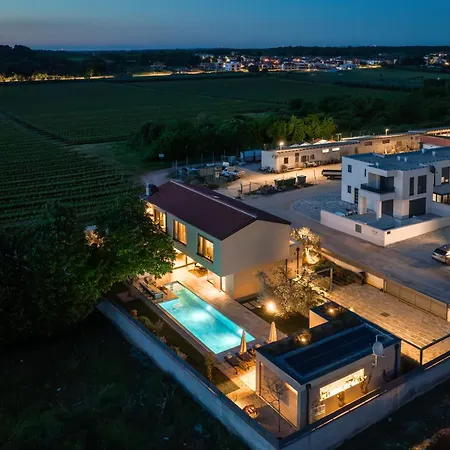 Luxury Lipa Tree Villa