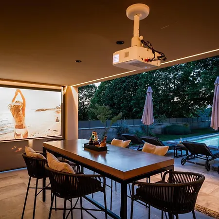 Villa Luxury Lipa Tree *