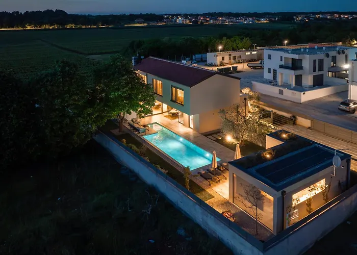 Villa Luxury Lipa Tree *