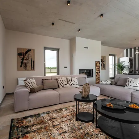 فيلة Luxury Lipa Tree *