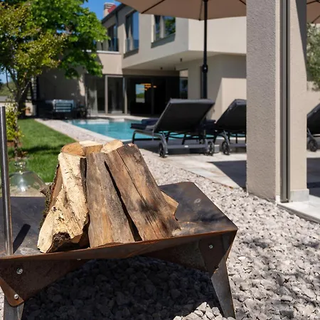 Luxury Lipa Tree Villa *