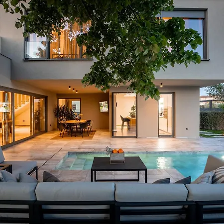 Villa Luxury Lipa Tree