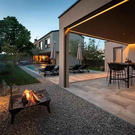 Villa Luxury Lipa Tree