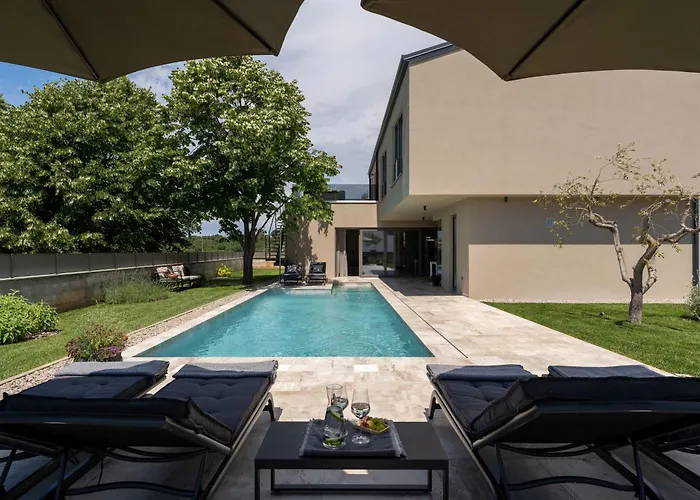 Luxury Lipa Tree Villa *
