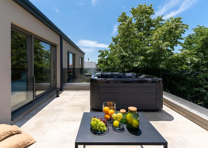 Luxury Lipa Tree Villa