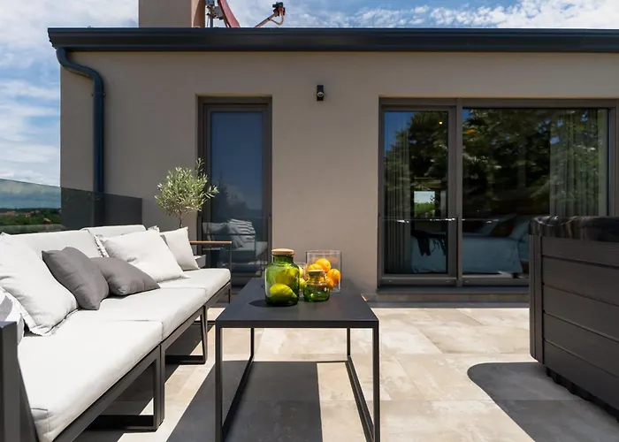 Villa Luxury Lipa Tree *