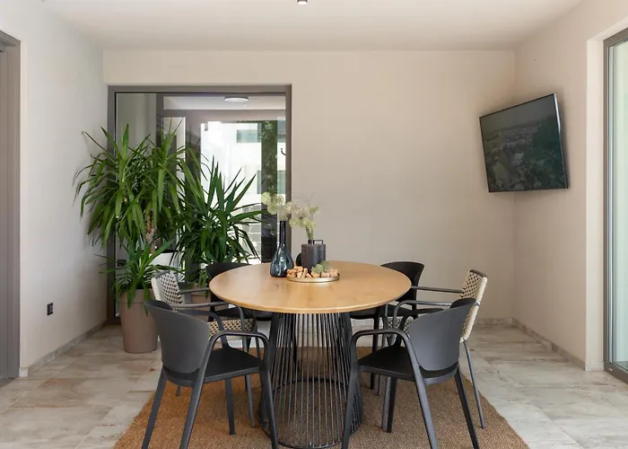 Villa Luxury Lipa Tree