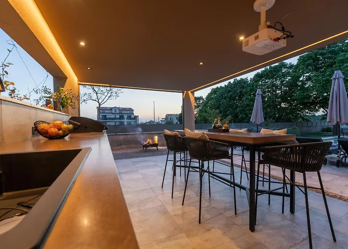 Luxury Lipa Tree Villa