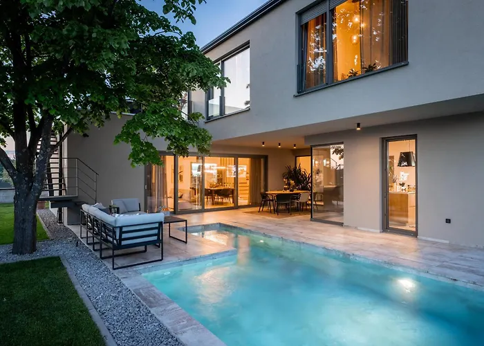 Villa Luxury Lipa Tree *