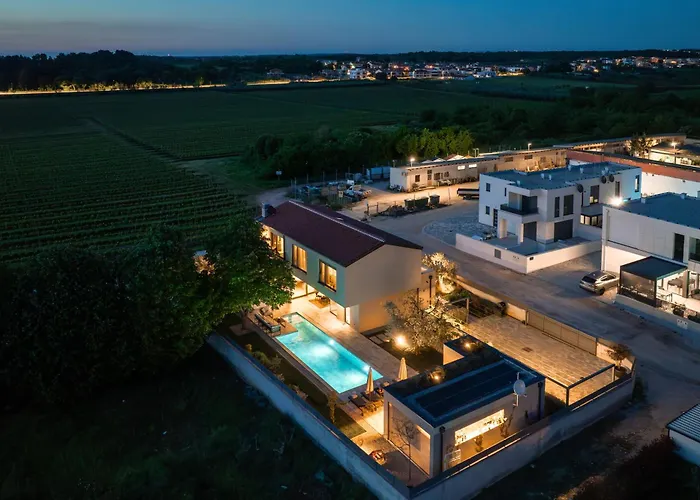 Luxury Lipa Tree Villa