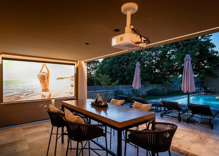 Villa Luxury Lipa Tree *