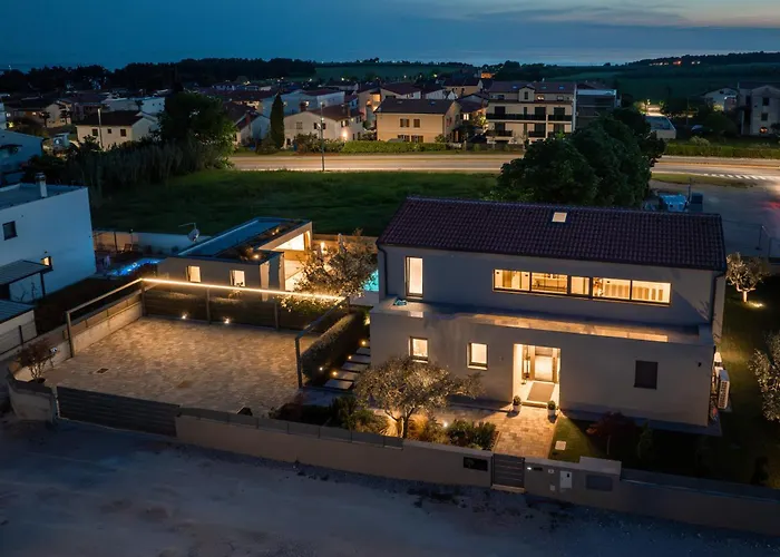 Luxury Lipa Tree Villa