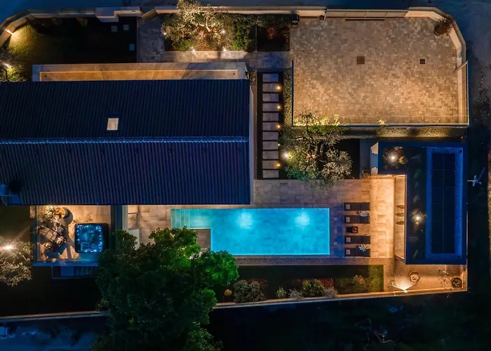 Luxury Lipa Tree Villa *